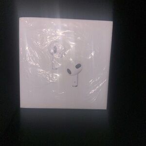 Apple AirPods with MagSafe Charging Case